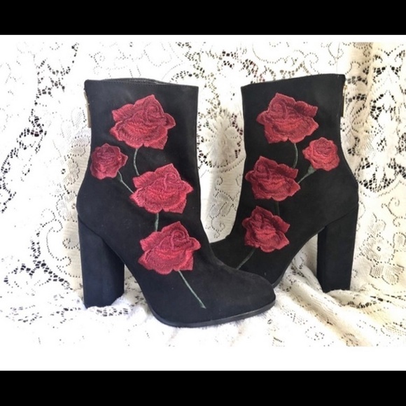 Rose embroidered  boots‎ - Picture 1 of 3